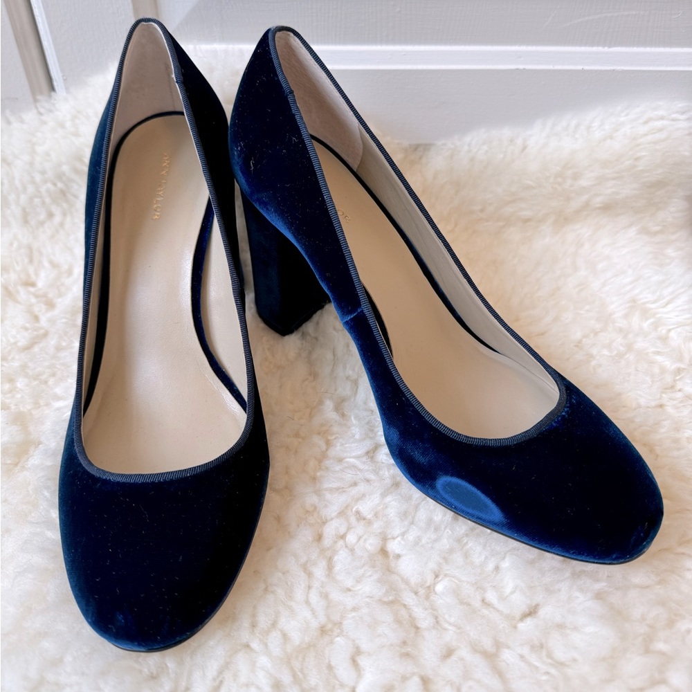 NWOT navy blue velvet heels